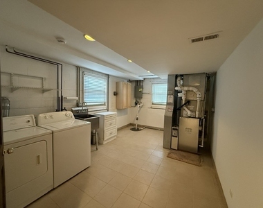 2185 Lee Street - Photo Thumbnail 14