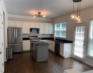 3470 Stoneham Drive - Photo Thumbnail 7