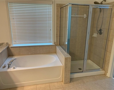 3470 Stoneham Drive - Photo Thumbnail 15