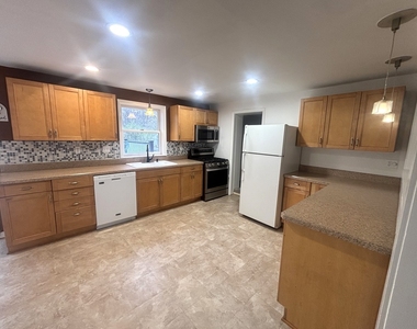 440 W Meadow Avenue - Photo Thumbnail 3