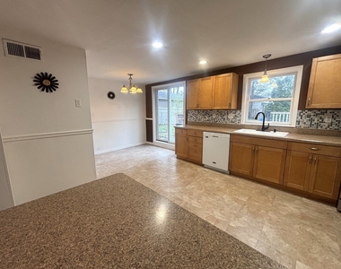 440 W Meadow Avenue - Photo Thumbnail 5