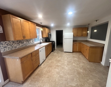 440 W Meadow Avenue - Photo Thumbnail 4