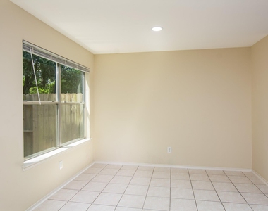127 Villa Oaks - Photo Thumbnail 13