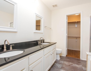 127 Villa Oaks - Photo Thumbnail 21