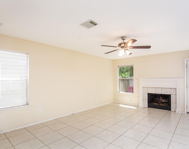 127 Villa Oaks - Photo Thumbnail 9