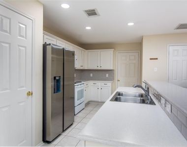 127 Villa Oaks - Photo Thumbnail 15
