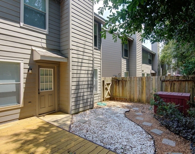 127 Villa Oaks - Photo Thumbnail 4