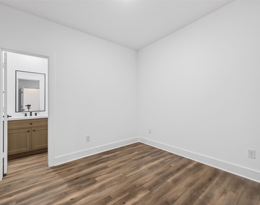 3003 Delano Street - Photo Thumbnail 11