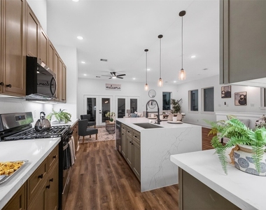 3003 Delano Street - Photo Thumbnail 20