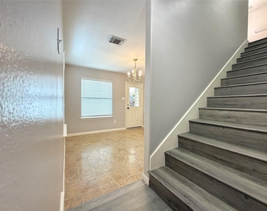 6415 Mountain Pines Lane - Photo Thumbnail 12
