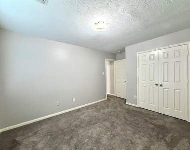 6415 Mountain Pines Lane - Photo Thumbnail 17