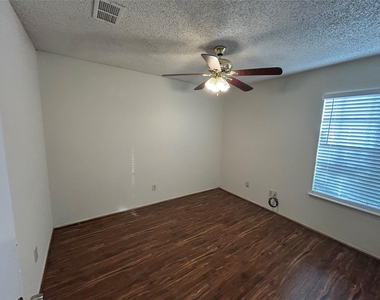 12310 Jaguar Drive - Photo Thumbnail 13
