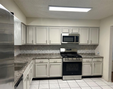 12310 Jaguar Drive - Photo Thumbnail 7