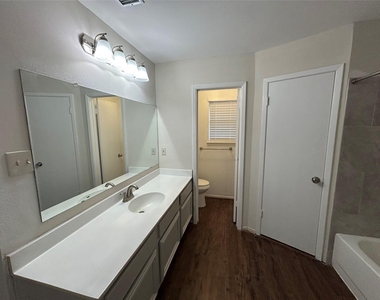 12310 Jaguar Drive - Photo Thumbnail 10