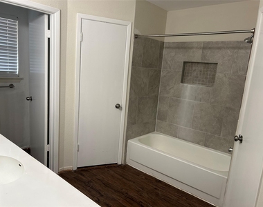 12310 Jaguar Drive - Photo Thumbnail 9