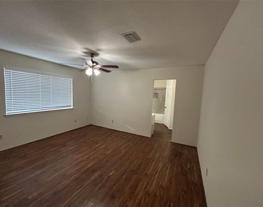 12310 Jaguar Drive - Photo Thumbnail 8