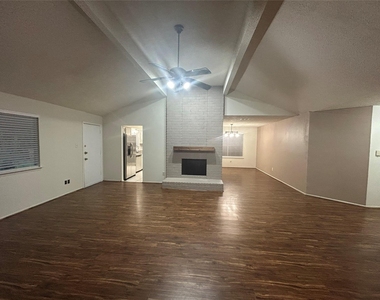 12310 Jaguar Drive - Photo Thumbnail 3