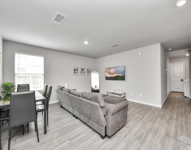 9027 Madera Road - Photo Thumbnail 2