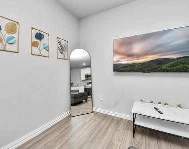 9027 Madera Road - Photo Thumbnail 8