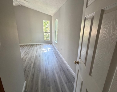 3211 Keller St Street - Photo Thumbnail 2