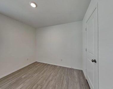 10515 Mcclintock Drive - Photo Thumbnail 5