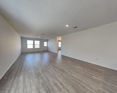 10515 Mcclintock Drive - Photo Thumbnail 2