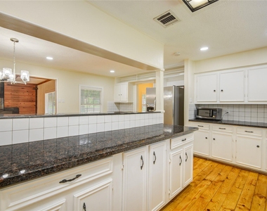 804 Chickasaw Drive - Photo Thumbnail 12