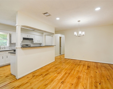 804 Chickasaw Drive - Photo Thumbnail 6