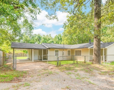 804 Chickasaw Drive - Photo Thumbnail 1