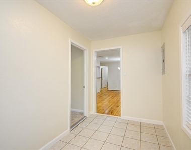 804 Chickasaw Drive - Photo Thumbnail 2