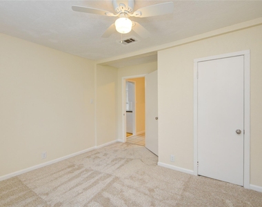 804 Chickasaw Drive - Photo Thumbnail 5