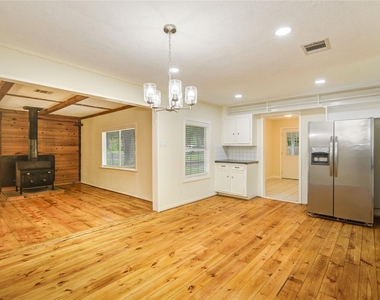 804 Chickasaw Drive - Photo Thumbnail 8