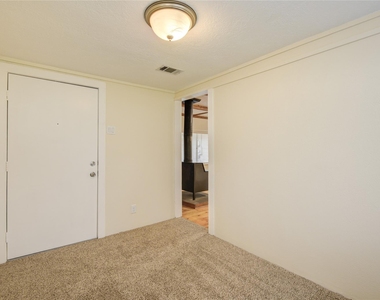 804 Chickasaw Drive - Photo Thumbnail 17