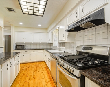 804 Chickasaw Drive - Photo Thumbnail 11