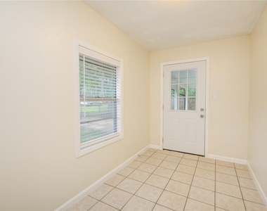 804 Chickasaw Drive - Photo Thumbnail 3