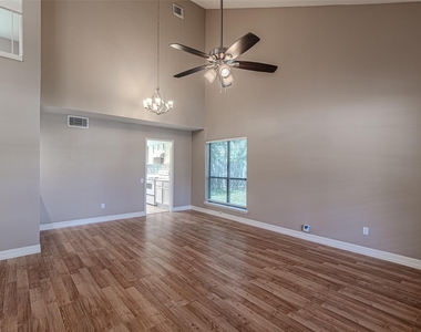 18506 Creekfield Court - Photo Thumbnail 11