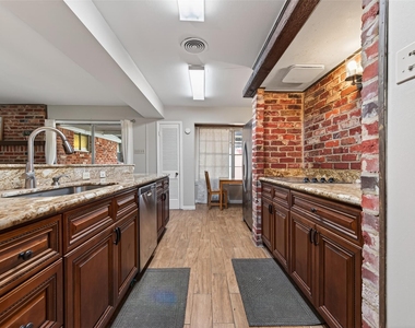 9310 Cliffwood Drive - Photo Thumbnail 7