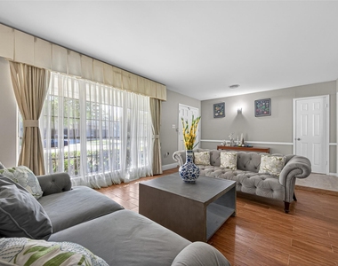 9310 Cliffwood Drive - Photo Thumbnail 5