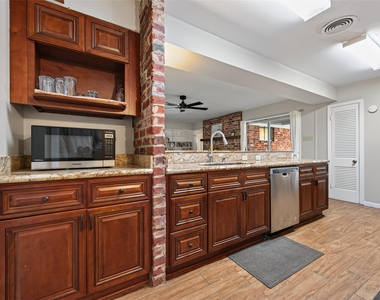 9310 Cliffwood Drive - Photo Thumbnail 8