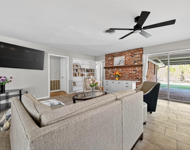 9310 Cliffwood Drive - Photo Thumbnail 17
