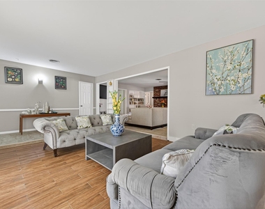 9310 Cliffwood Drive - Photo Thumbnail 4