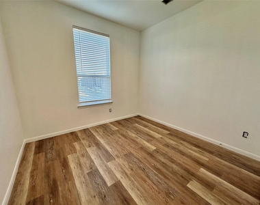 5703 Finely Run St - Photo Thumbnail 18