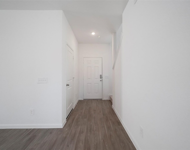 5703 Finely Run St - Photo Thumbnail 7