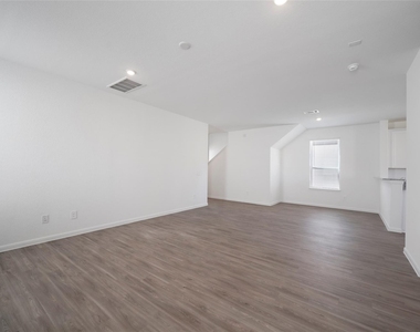 5703 Finely Run St - Photo Thumbnail 4