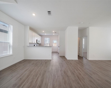 5703 Finely Run St - Photo Thumbnail 3