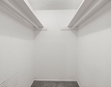 2929 Leroy Street - Photo Thumbnail 17