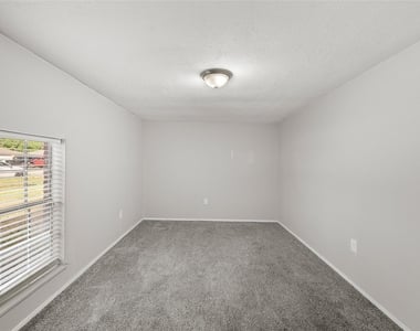 2929 Leroy Street - Photo Thumbnail 24