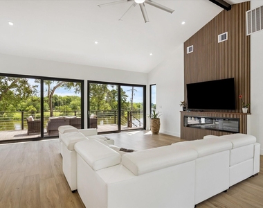 407 Brook Hollow Drive - Photo Thumbnail 5