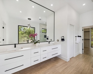 407 Brook Hollow Drive - Photo Thumbnail 17