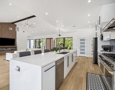 407 Brook Hollow Drive - Photo Thumbnail 12